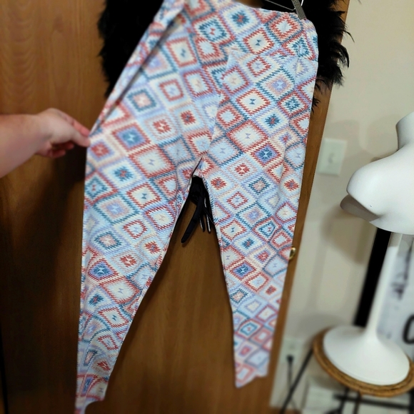 Lularoe ☆ TC2 Plus Size Buttery Soft Stretch Tribal Printed Pattern Legging - Picture 3 of 12